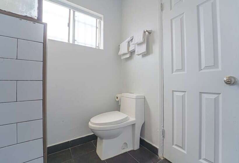 هتل Rodeway Inn & Suites North Hollywood Burbank Airport   Universal Area