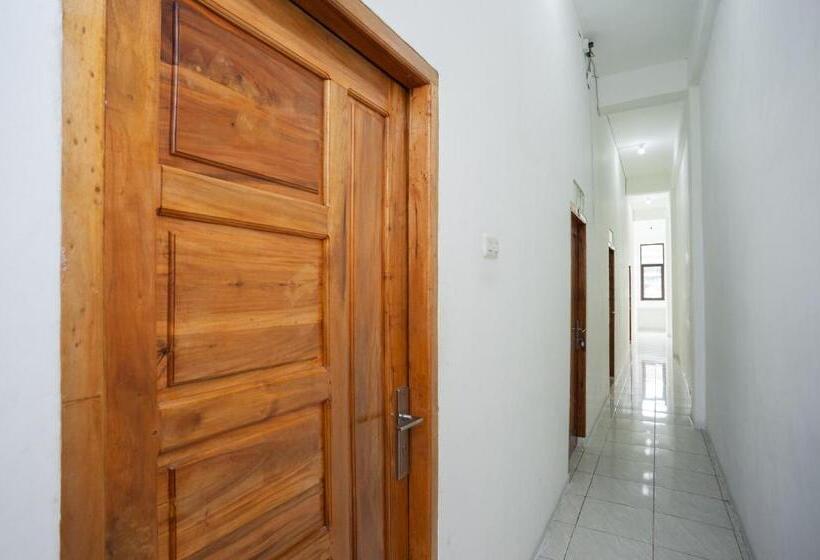 호텔 Reddoorz At Jalan Bangau Palembang