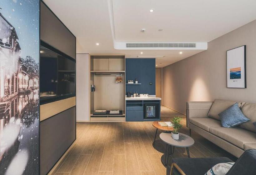 Atour Hotel Huzhou Dongwu
