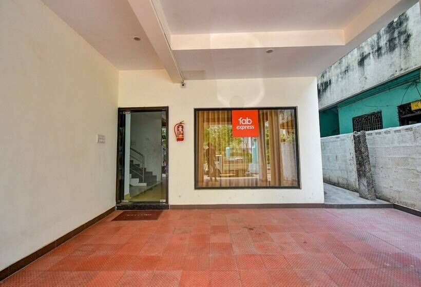 هتل Fabexpress Pas Residency   Nr Marina Beach & Mahatma Gandhi Monument