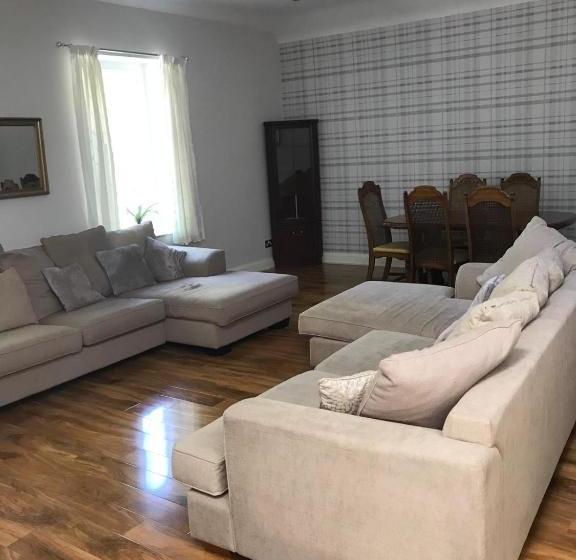 فندق Oyo Ellison Hall