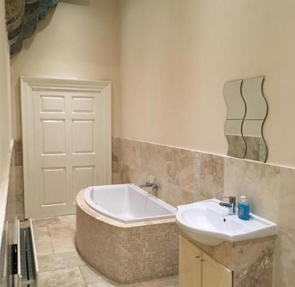 فندق Oyo Ellison Hall