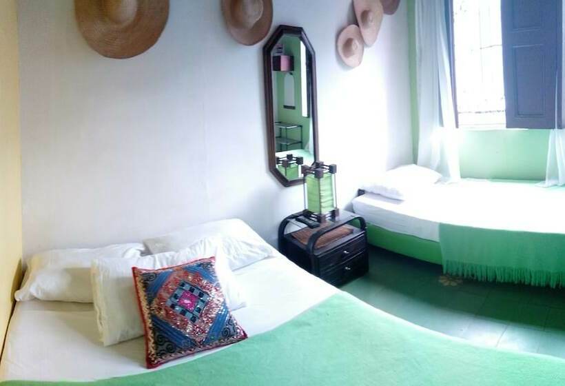 هاستل Urban Hostal San Gil  Piscina Restaurante Bar