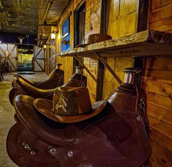 هاستل Urban Hostal San Gil  Piscina Restaurante Bar