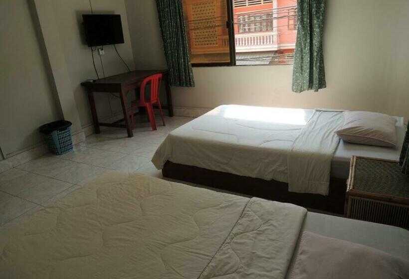 بنسيون The Grey Guesthouse