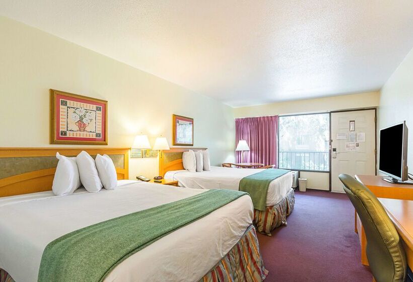 هتل Americas Best Value Inn & Suites Melbourne