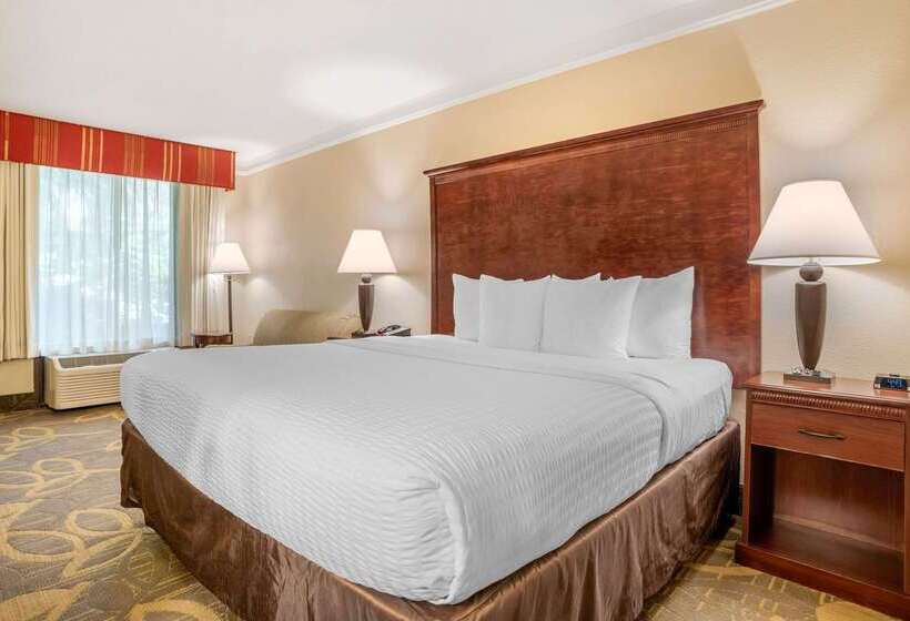 فندق Clarion Inn Conference Center