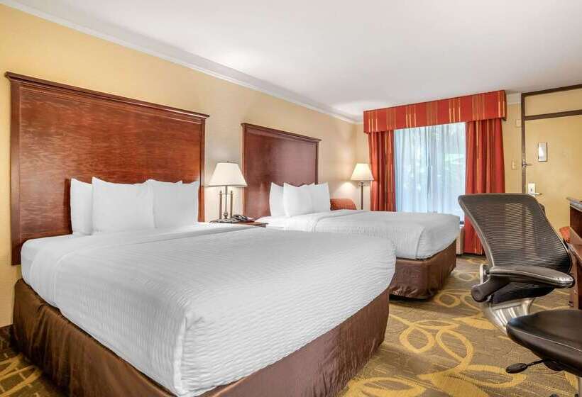 فندق Clarion Inn Conference Center