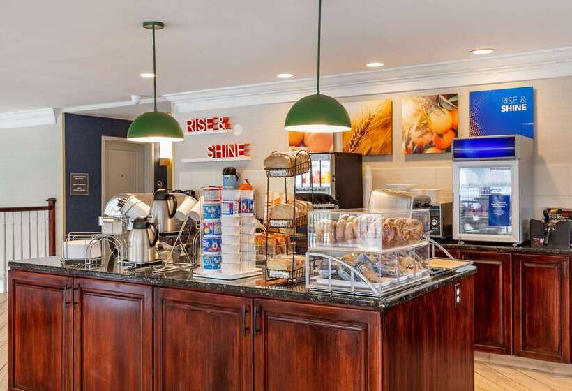 ホテル Comfort Inn & Suites East Greenbush   Albany