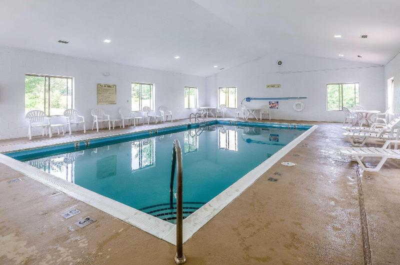 Отель Comfort Inn & Suites Christiansburg I 81