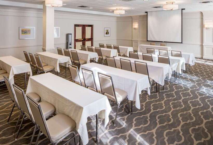 בית מלון כפרי Comfort Inn & Suites Near Burke Mountain