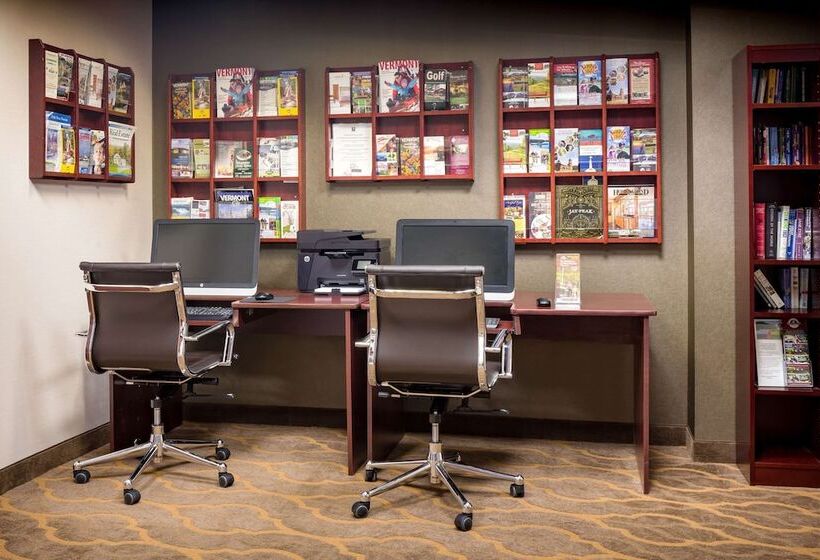 בית מלון כפרי Comfort Inn & Suites Near Burke Mountain