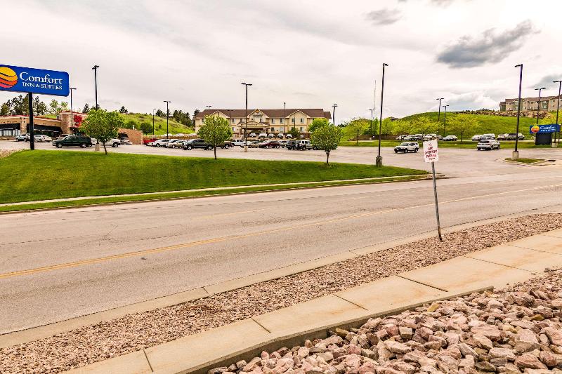 هتل Comfort Inn & Suites