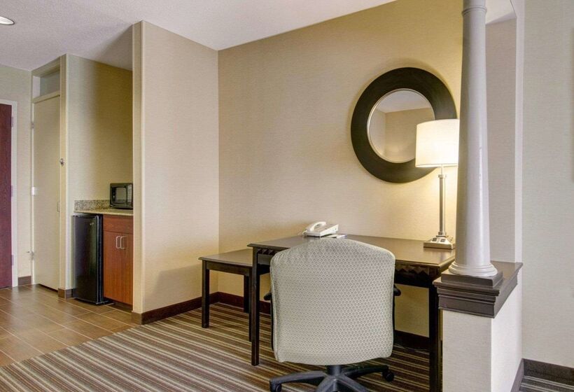 هتل The Inn At Woburn   Boston