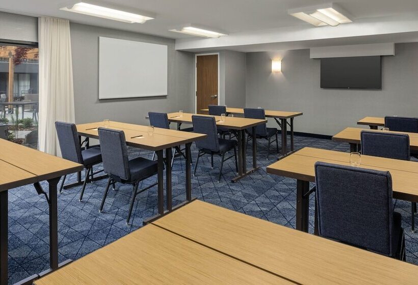 בית מלון כפרי Courtyard Boise Downtown