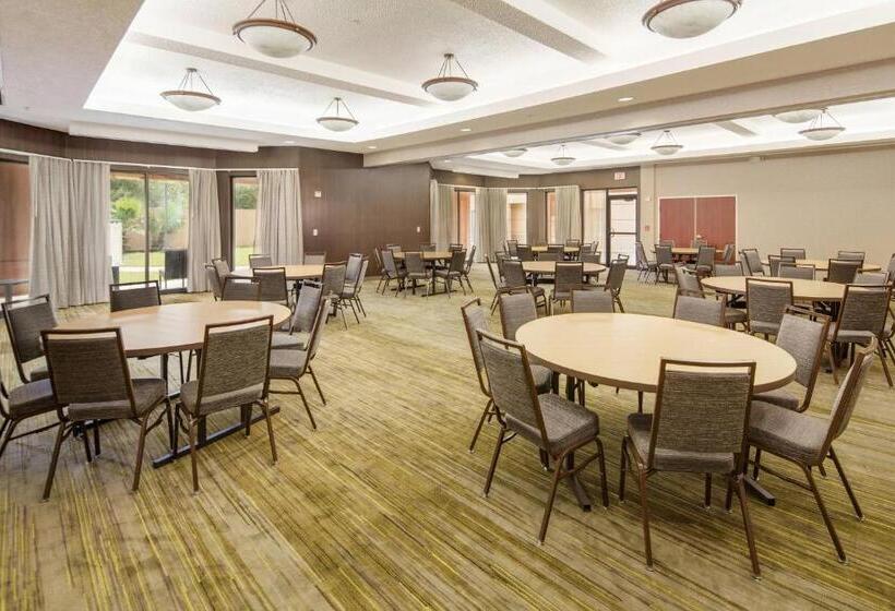هتل Courtyard By Marriott Bryan College Station