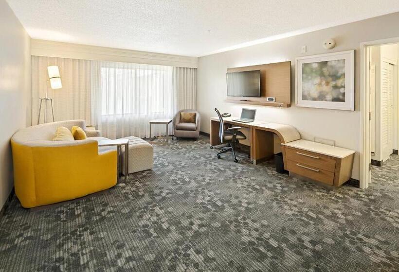 هتل Courtyard By Marriott Bryan College Station