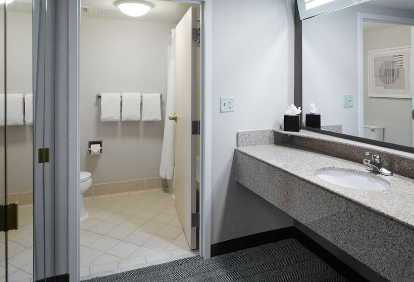 هتل Courtyard By Marriott Charlottesville   University Medical Center