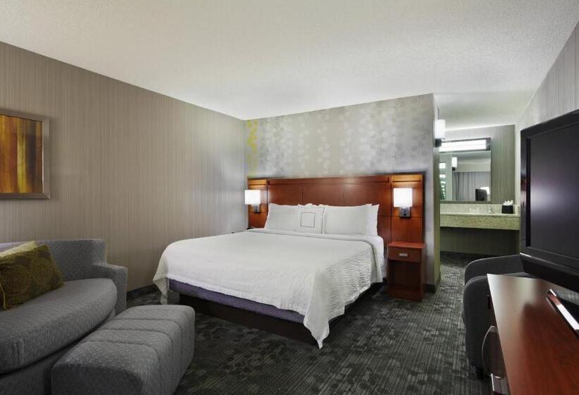 Отель Courtyard Chicago St. Charles
