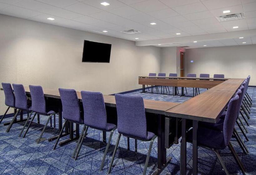 هتل Courtyard By Marriott Cincinnati Airport