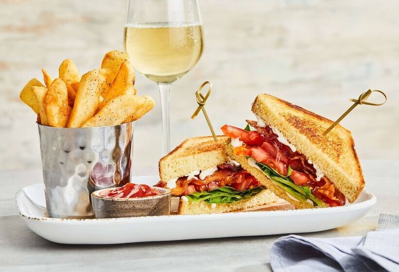 هتل Courtyard By Marriott Cincinnati Airport