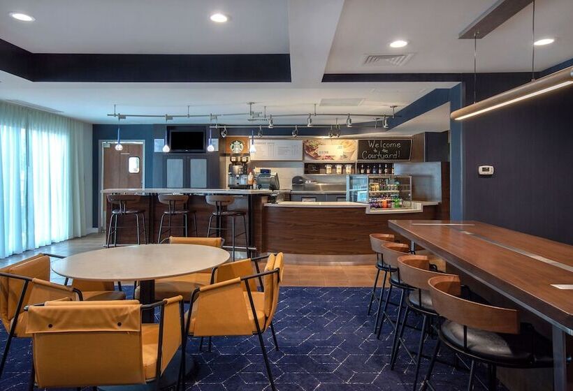 هتل Courtyard By Marriott Cincinnati Airport