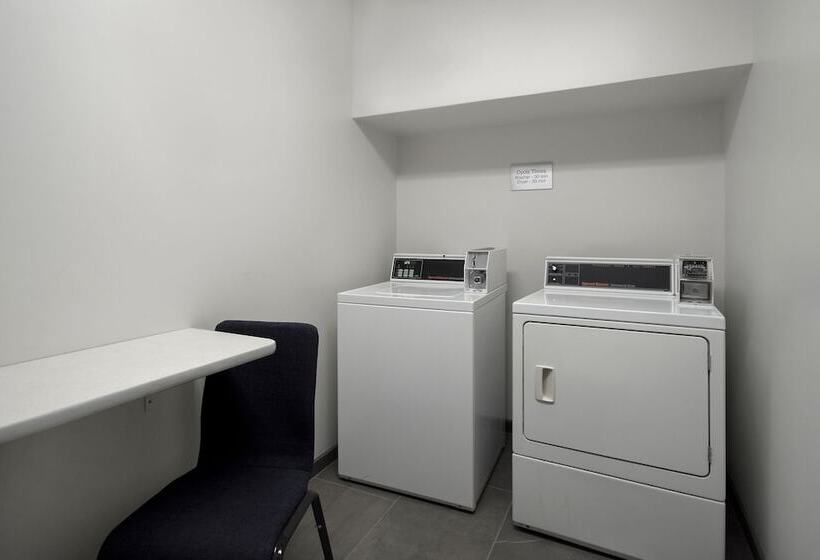 هتل Courtyard By Marriott Cincinnati Airport