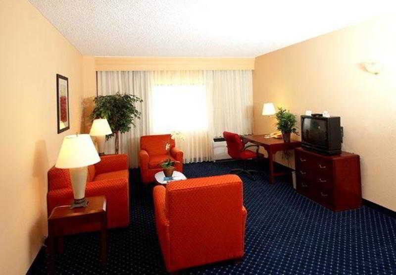 هتل Courtyard Dallas Addison Quorum Drive