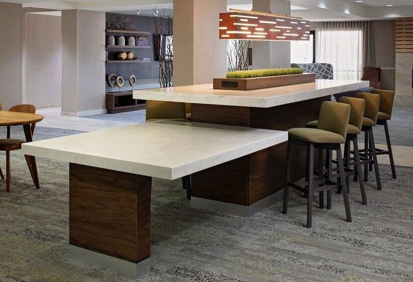 هتل Courtyard Dallas Addison Quorum Drive