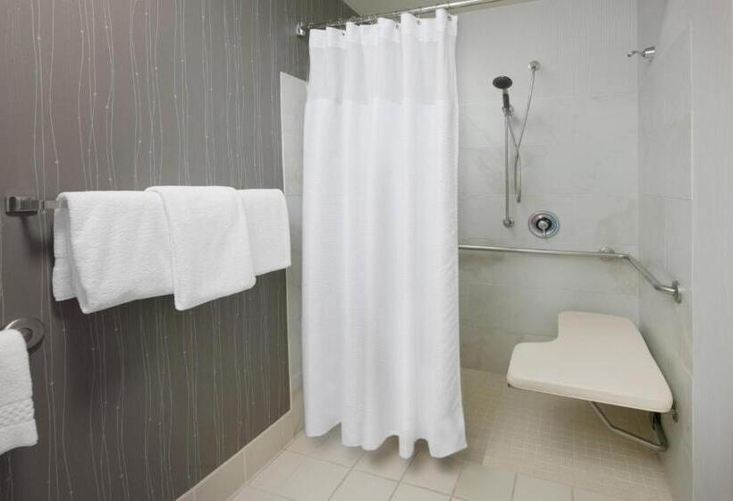 هتل Courtyard Dallas Addison Quorum Drive