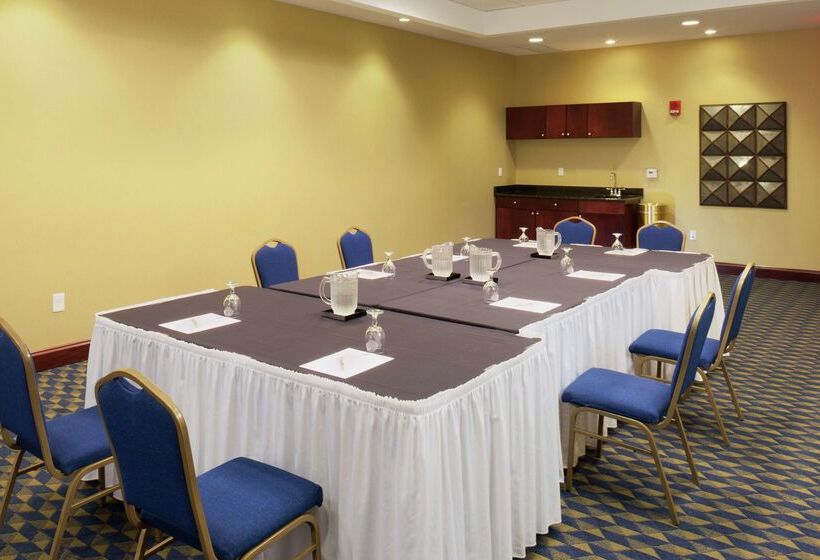 هتل Doubletree By Hilton Greensboro