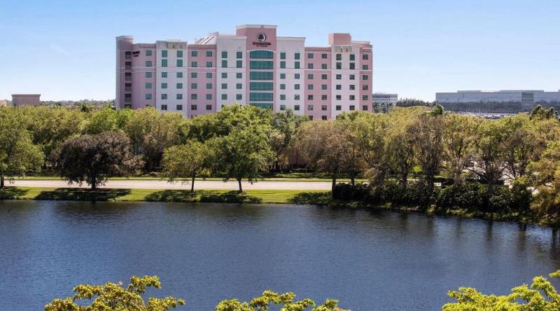 בית מלון כפרי Doubletree By Hilton  Sunrise  Sawgrass Mills