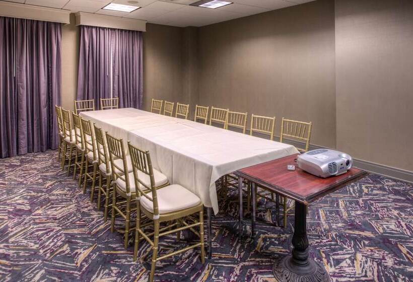 فندق Doubletree By Hilton Utica