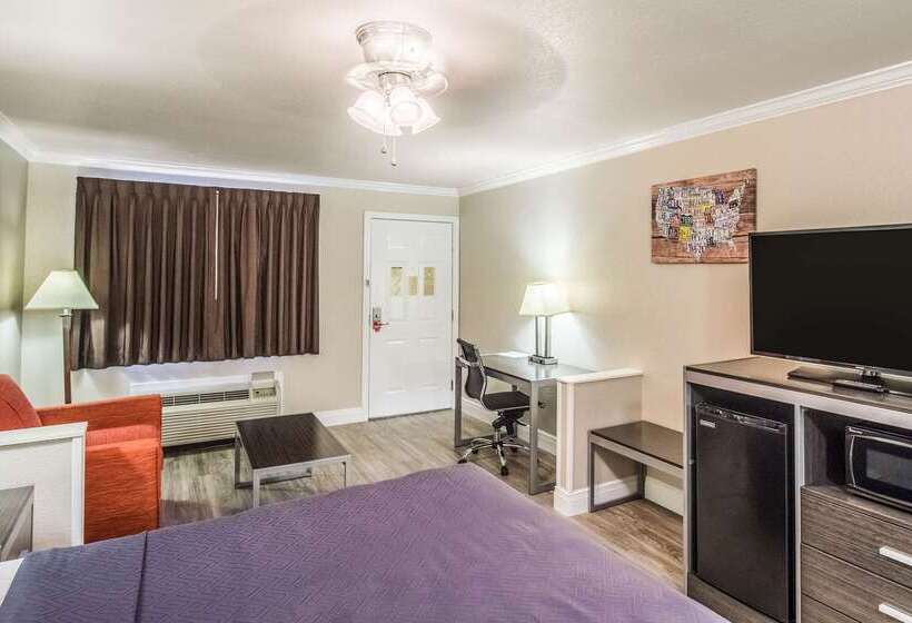 هتل Econo Lodge Inn & Suites Corpus Christi