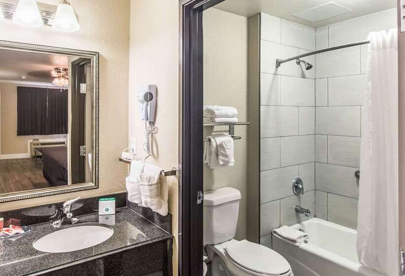 هتل Econo Lodge Inn & Suites Corpus Christi