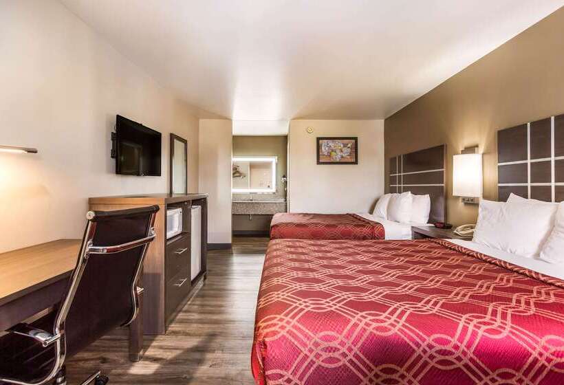 فندق Econo Lodge  Inn & Suites
