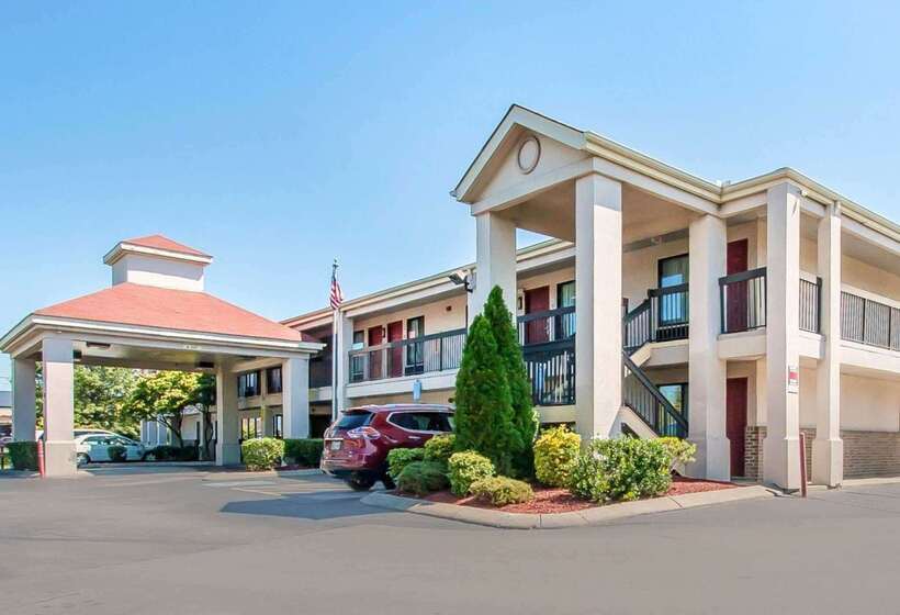 فندق Econo Lodge  Inn & Suites