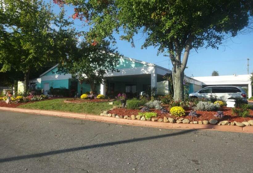 בית מלון כפרי Express Inn And Suites