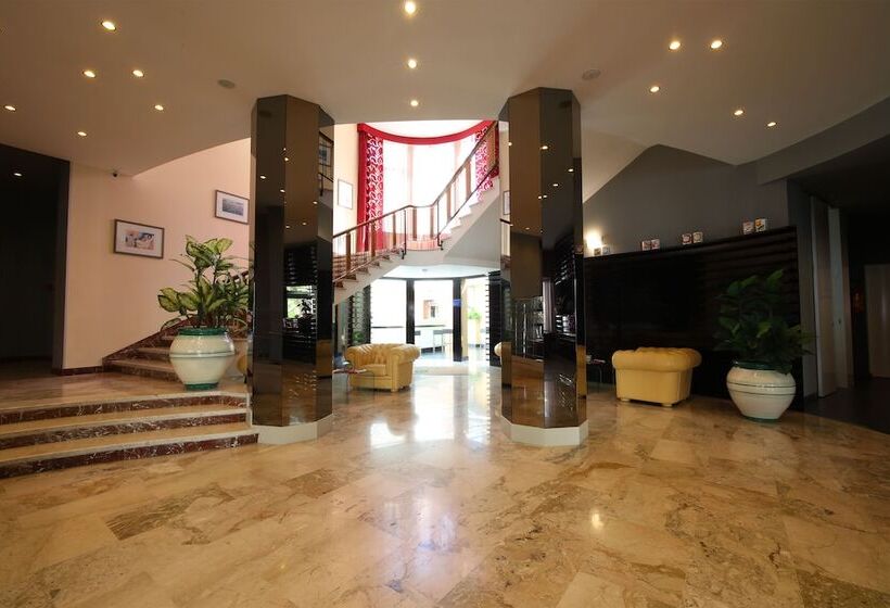 هتل Grande Albergo Maugeri