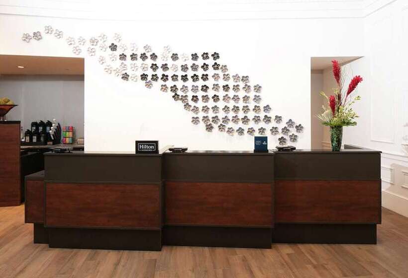 هتل Hilton Madison Monona Terrace