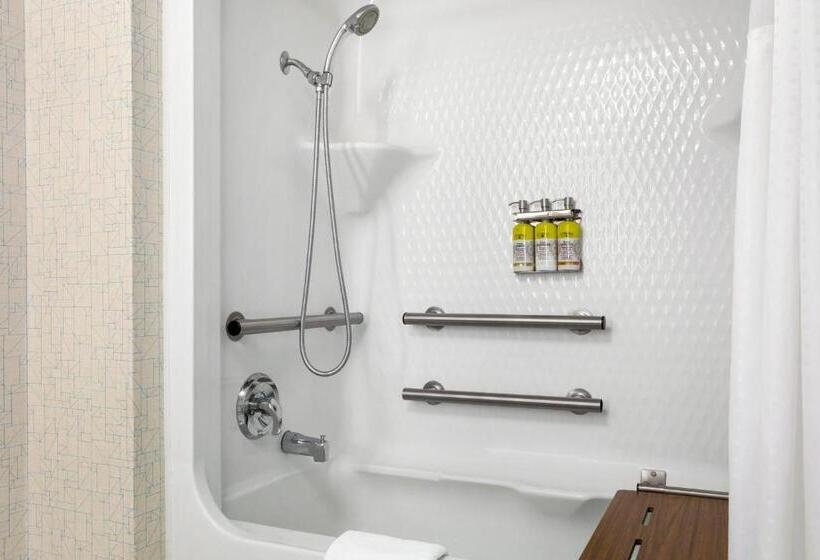 هتل Holiday Inn Express & Suites Philadelphia   Mt Laurel, An Ihg