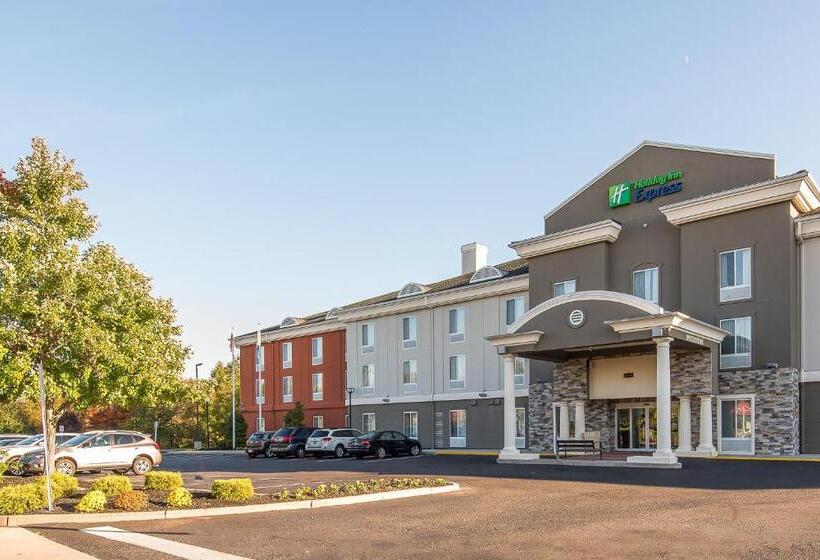 هتل Holiday Inn Express & Suites Philadelphia   Mt Laurel, An Ihg