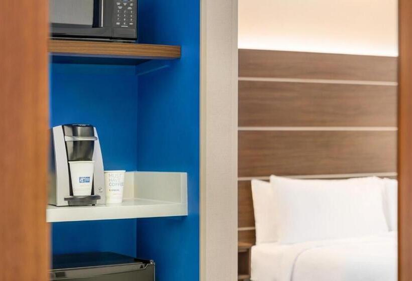 هتل Holiday Inn Express & Suites Philadelphia   Mt Laurel, An Ihg