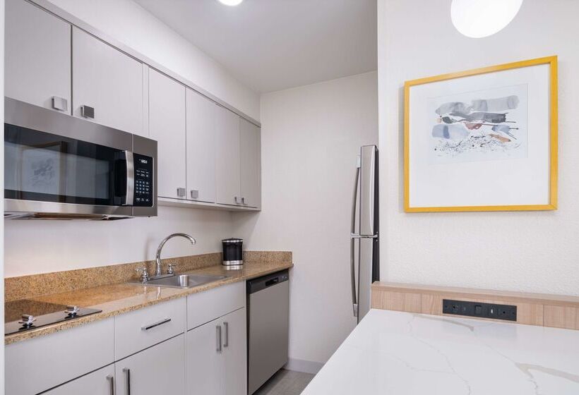 هتل Homewood Suites By Hilton Columbia