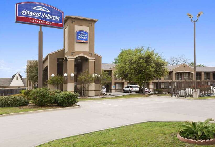 בית מלון כפרי Howard Johnson By Wyndham Grand Prairie Near Lone Star Park