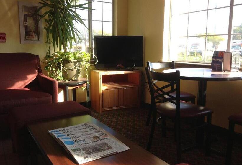 בית מלון כפרי Howard Johnson By Wyndham Grand Prairie Near Lone Star Park