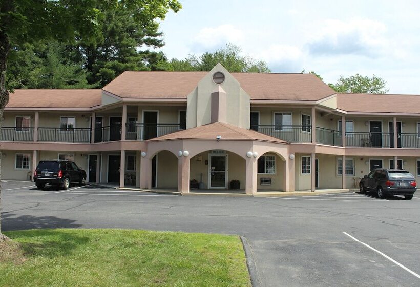 هتل Howard Johnson By Wyndham Lenox