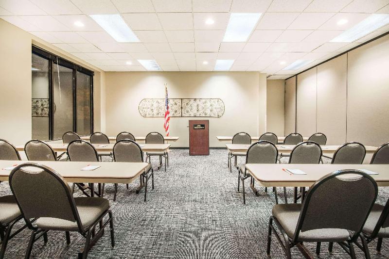 هتل Elevation Inn & Suites, Trademark Collection By Wyndham