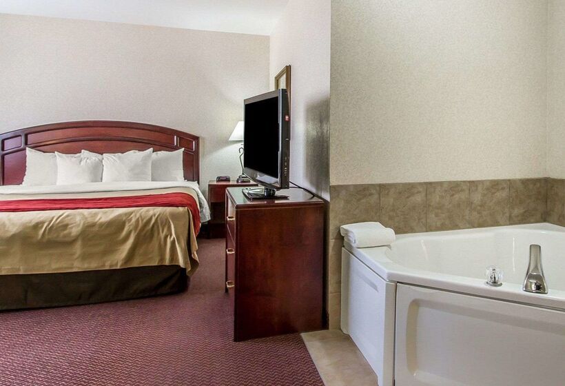 בית מלון כפרי Quality Inn & Suites Fort Madison Near Hwy 61