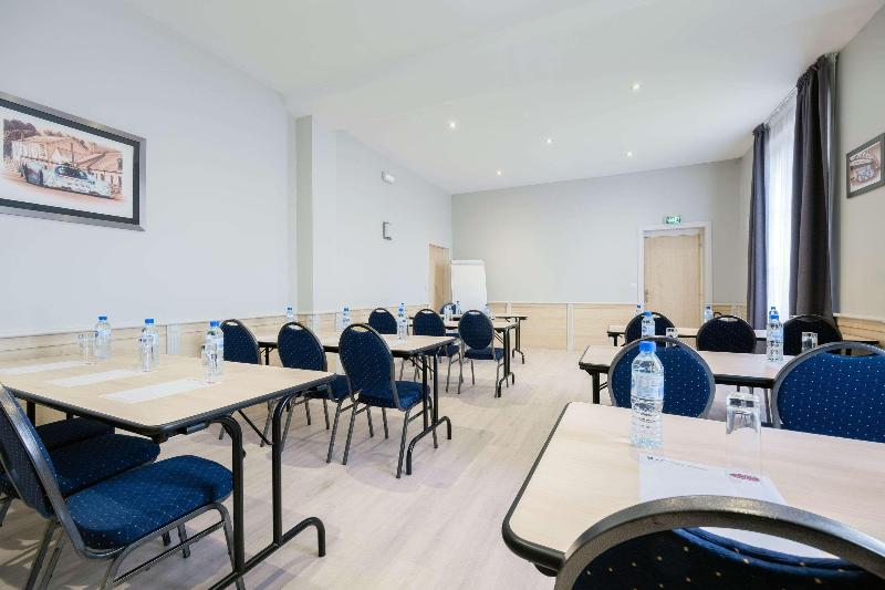 هتل Le Circuit Le Mans